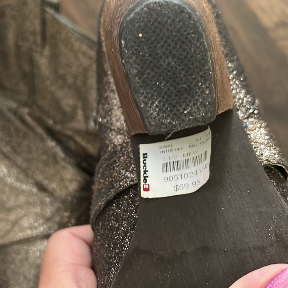 brown boots - Picture 4 of 4